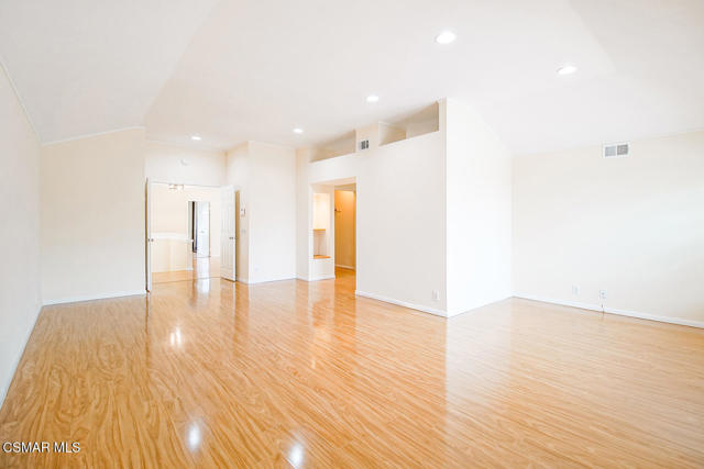 2111 Peak Place, Thousand Oaks CA: https://media.crmls.org/mediaz/48722c5d-47a8-4438-845b-0399fcc174de.jpg