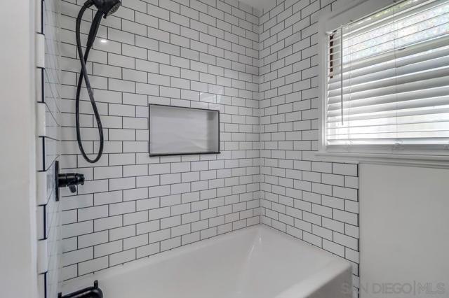 3518 Isla Vista Dr, San Diego CA: https://media.crmls.org/mediaz/48730070-84d6-41f8-8fad-a0dd6e80de67.jpg