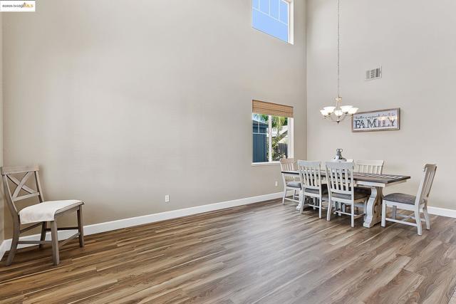 150 Ridge Crest Ct, Oakley CA: https://media.crmls.org/mediaz/4873664c-c6ec-4c97-99ff-47c282b62e4f.jpg