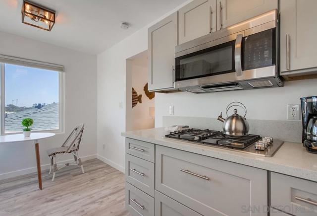 3286 88 Bayside Walk, San Diego CA: https://media.crmls.org/mediaz/48739042-9277-4cee-a1e1-0b34483f5352.jpg