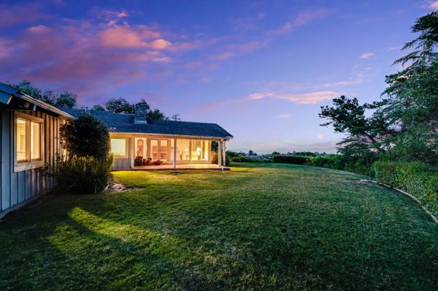 25850 Vinedo Lane, Los Altos Hills CA: https://media.crmls.org/mediaz/48744ecc-5ca9-46d9-8f41-1d6844980797.jpg