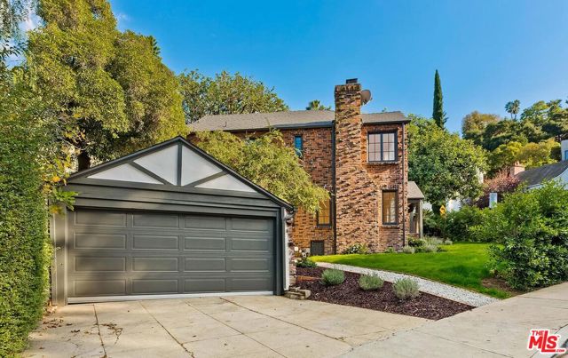 3484 Oak Glen Drive, Los Angeles CA: https://media.crmls.org/mediaz/4874c8ba-cc29-447e-8945-167f806d28db.jpg