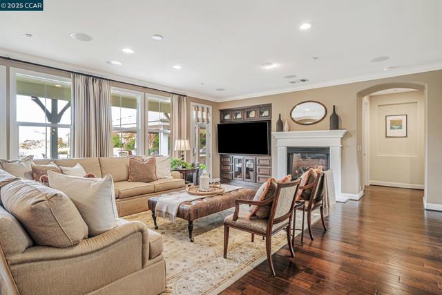 120 Tamarind Ln, Danville CA: https://media.crmls.org/mediaz/48754174-712c-49ac-b84a-d8a29860439c.jpg