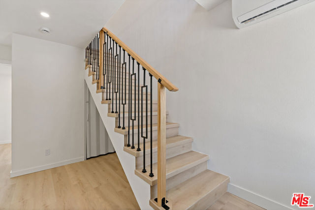 23906 1/2 Darbun Drive, Newhall CA: https://media.crmls.org/mediaz/48759826-3880-4c6f-a684-2b13ebdda28d.jpg