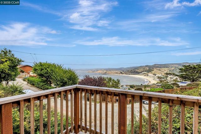 290 Olympian Way, Pacifica CA: https://media.crmls.org/mediaz/4875d26d-0022-466d-83d8-42aa7b7eff91.jpg