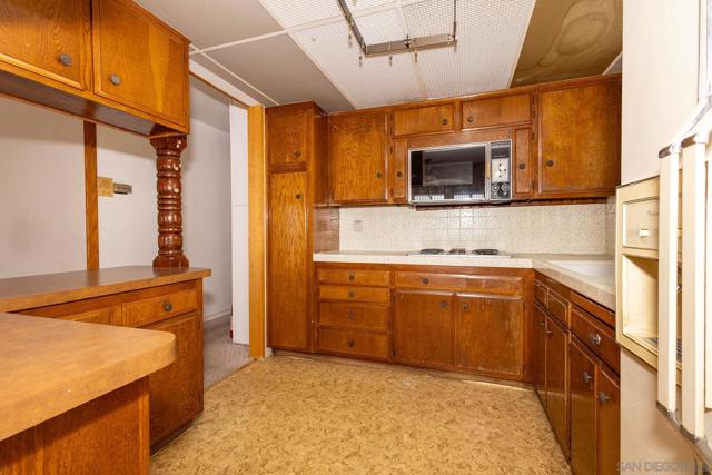 2585 Cowley Way, San Diego CA: https://media.crmls.org/mediaz/487600a9-72ca-4f72-91e1-5a1f315d94ed.jpg