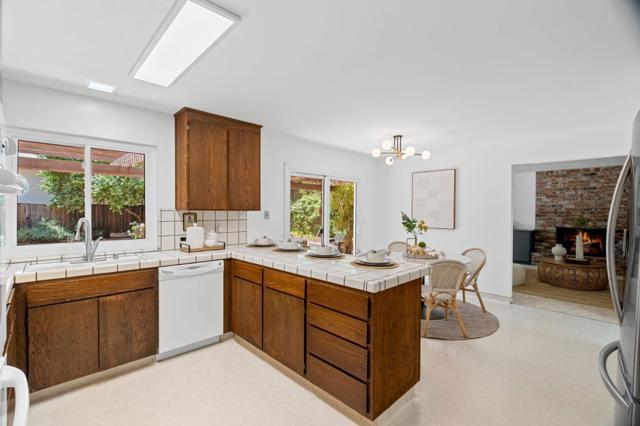 4198 Cherry Oaks Place, Palo Alto CA: https://media.crmls.org/mediaz/48768077-1238-4369-b03d-2e9433aaf43c.jpg