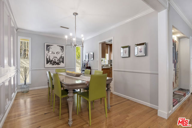 4219 Saugus Avenue, Sherman Oaks CA: https://media.crmls.org/mediaz/48768571-8389-48c8-a7fc-0ef6af6edfb5.jpg