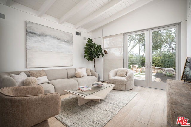1076 Cheltenham Road, Santa Barbara CA: https://media.crmls.org/mediaz/4876959d-4227-4c20-9161-3d91b0ae31a4.jpg