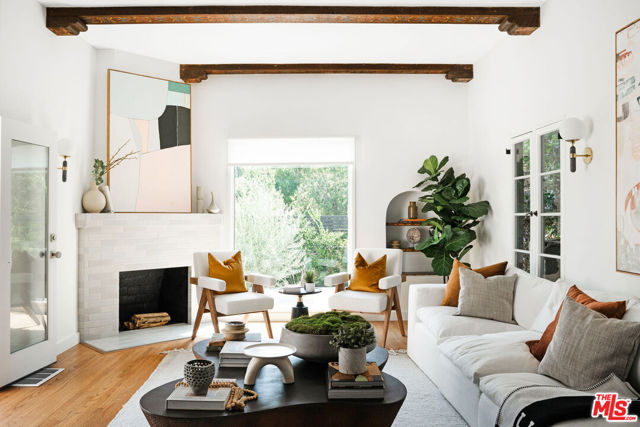 363 N Kings Road, Los Angeles CA: https://media.crmls.org/mediaz/487695cd-3be8-4779-b1a4-0939d6ed4fe2.jpg