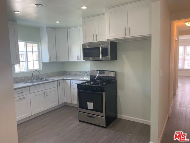 603 W 47th Street, Los Angeles CA: https://media.crmls.org/mediaz/4876cc8c-d682-41eb-9601-1e0cfad78e0c.jpg