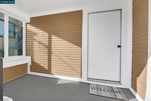 2027 83Rd Ave, Oakland CA: https://media.crmls.org/mediaz/48780b51-a252-4d11-a160-129bf91bf078.jpg