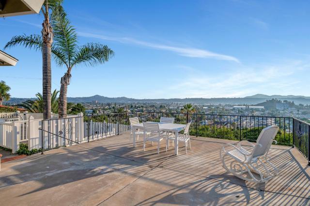 1106 Dawnridge Avenue, El Cajon CA: https://media.crmls.org/mediaz/48782d32-6f43-4e82-9569-4d54b733b46f.jpg