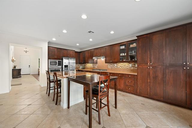 10562 Aspen Gln, Escondido CA: https://media.crmls.org/mediaz/4878cdc5-48ad-4c5c-8d3c-937380eade03.jpg