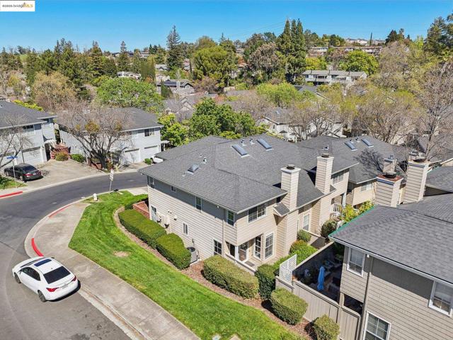 204 Pebblecreek Ct, Martinez CA: https://media.crmls.org/mediaz/4878dcd0-c1fe-4863-8cf1-4d2eed8572a0.jpg