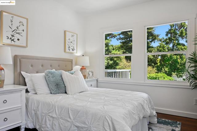 3316 Coolidge Ave, Oakland CA: https://media.crmls.org/mediaz/487900e9-48ca-4b38-9833-a8149dfe32bc.jpg