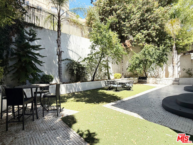 15020 Encanto Drive, Sherman Oaks CA: https://media.crmls.org/mediaz/487941b0-51c8-440d-b81d-e1e8672db065.jpg
