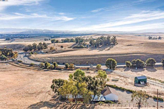 Image 11 of 59 For 4135 Vasco Rd