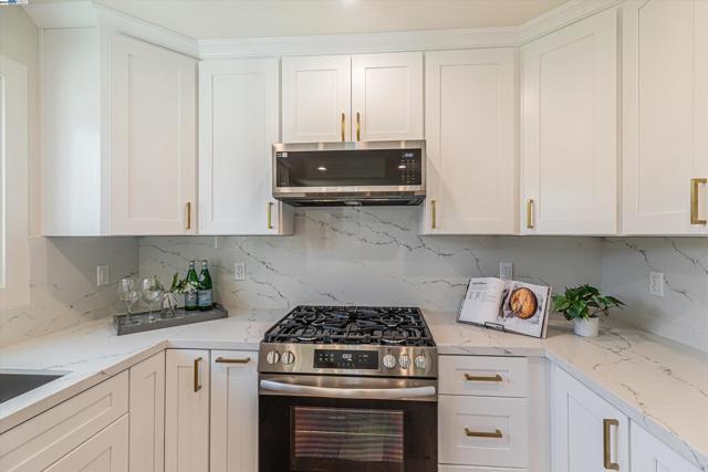 Image 19 of 49 For 344 Silvertip Ct