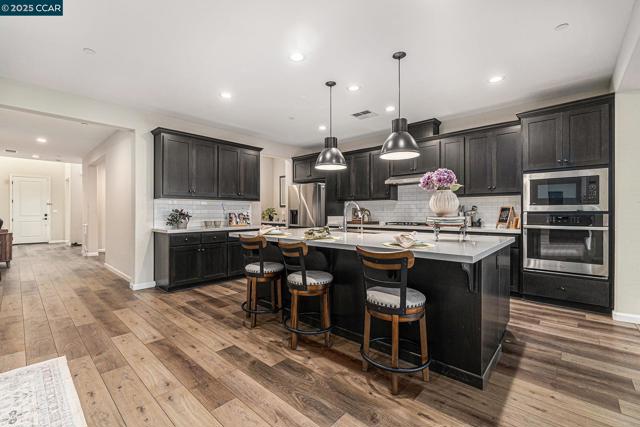 208 Littleton St, Oakley CA: https://media.crmls.org/mediaz/487a19dc-4d41-4227-98ce-b68a4f0c1e9f.jpg