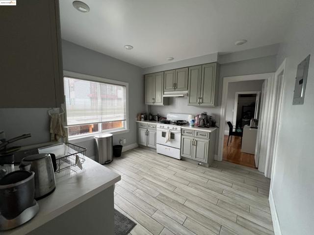 1534 MILVIA ST, Berkeley CA: https://media.crmls.org/mediaz/487a2255-56c6-4546-935b-26aefe15a871.jpg