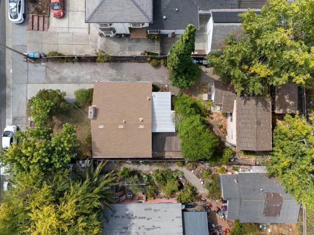 2160 Oakley Avenue, Menlo Park CA: https://media.crmls.org/mediaz/487a6db1-a0ad-4812-82e0-659974a5d463.jpg