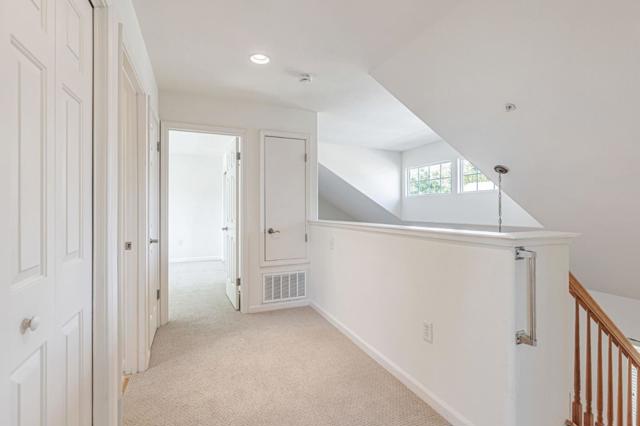 1554 Rosette Way, Gilroy CA: https://media.crmls.org/mediaz/487aa68d-8390-4702-9a52-60daab153872.jpg