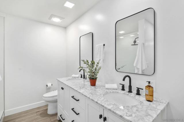 17268 Bernardo Oaks Dr, San Diego CA: https://media.crmls.org/mediaz/487af3ba-138e-448c-ab73-100f92827ee9.jpg