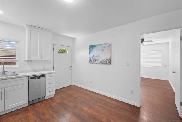 9155 57 Gold Coast Dr, San Diego CA: https://media.crmls.org/mediaz/487b6b5a-bc23-4e51-960b-12a0de0a9ffd.jpg