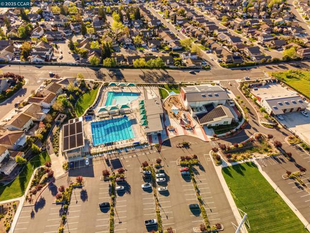 9603 Del Seis Dr, Sacramento CA: https://media.crmls.org/mediaz/487b7f19-aaee-450e-a03b-e38214cc0d38.jpg