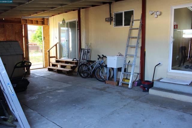 2956 Mckenzie Dr, Richmond CA: https://media.crmls.org/mediaz/487bd192-94f5-45ab-b646-a7f516bb4192.jpg