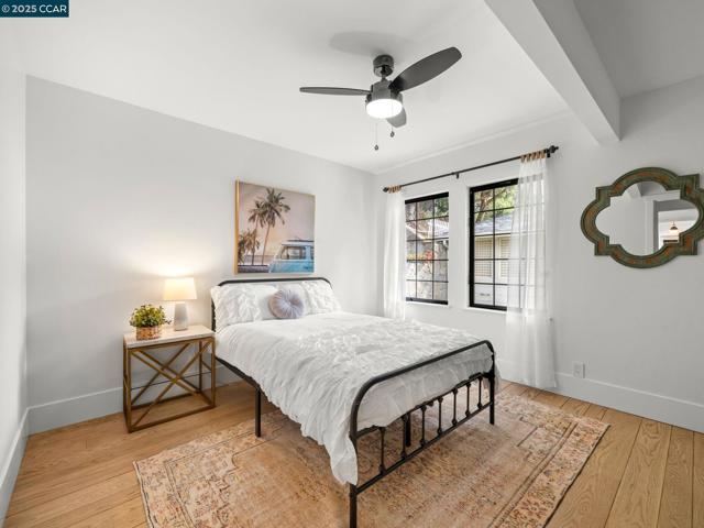 125 Sleepy Hollow Ln, Orinda CA: https://media.crmls.org/mediaz/487bfb5c-a374-4fe8-ad04-d600fd4df2a0.jpg