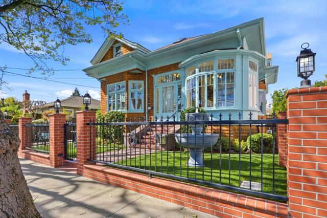 809 E 5th Avenue, San Mateo CA: https://media.crmls.org/mediaz/487caaa5-7a3e-4ad3-9be8-9c176f6a6f60.jpg