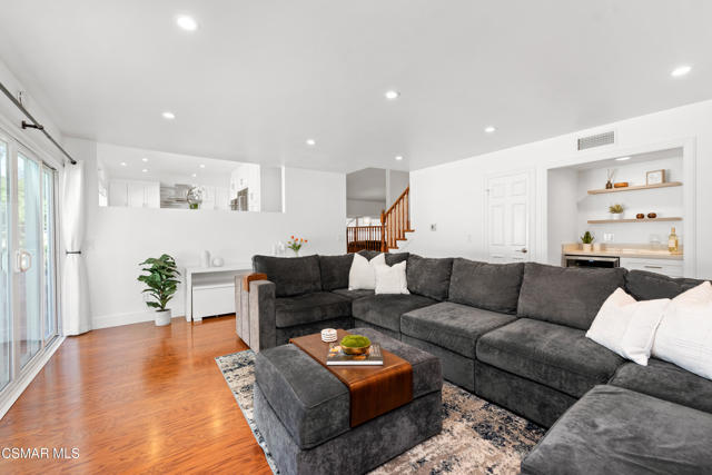 1666 Berwick Place, Westlake Village CA: https://media.crmls.org/mediaz/487cf2fa-636d-4da8-b81c-45127a99fd03.jpg