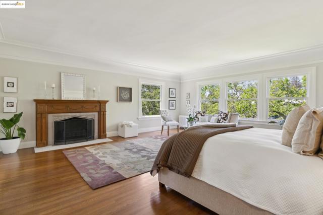 22 Sea View Ave, Piedmont CA: https://media.crmls.org/mediaz/487d056a-22af-46a7-8dda-c61447920e13.jpg