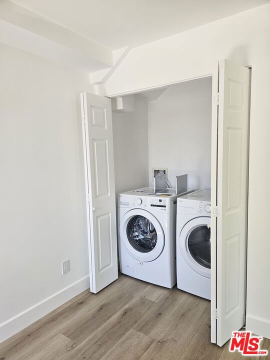 5247 W 9th Street, Los Angeles CA: https://media.crmls.org/mediaz/487d6583-df24-4541-93d8-e158adb206cb.jpg