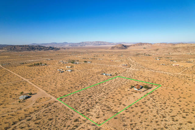 55540 Shannon Road, Landers CA: https://media.crmls.org/mediaz/487db024-bb2e-4a53-82ac-89301a7d8ee1.jpg