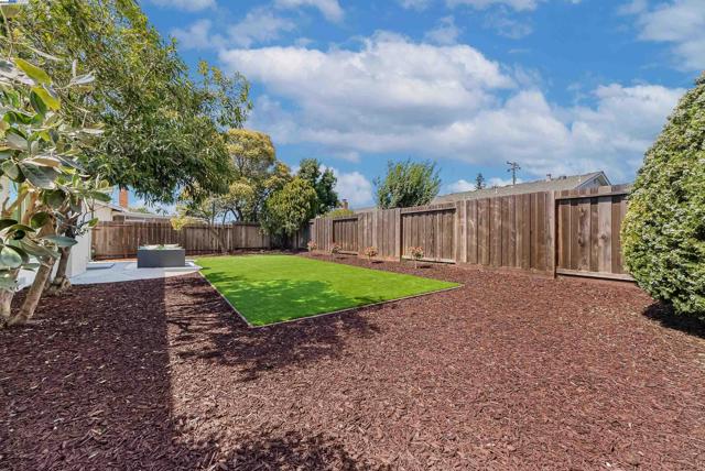 7421 Brookdale Ct, Dublin CA: https://media.crmls.org/mediaz/487ddf70-67d1-4c7b-8d07-932598c3b3a7.jpg