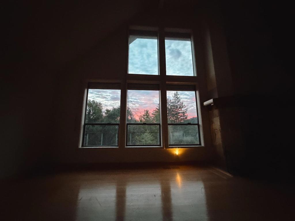 https://media.crmls.org/mediaz/487e3d0e-e254-4ca0-ab0c-9c73ccddbe7a.jpg?preset=X-Large