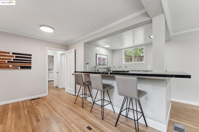 1057 Arlington Blvd, El Cerrito CA: https://media.crmls.org/mediaz/487e7d8c-288f-4c42-aecf-6756f0e7b99a.jpg