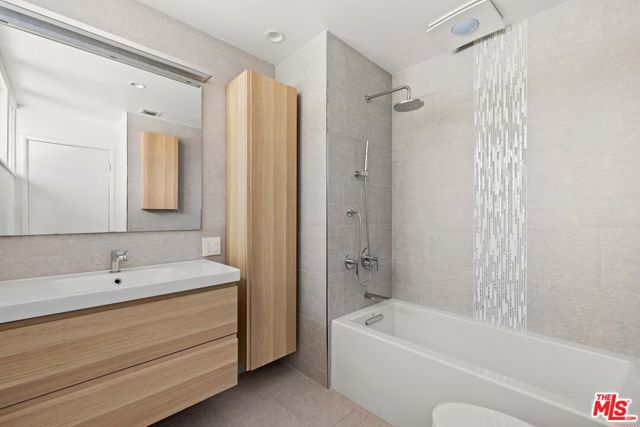 605 Hanley Way, Los Angeles CA: https://media.crmls.org/mediaz/487f3c68-7e6c-43ff-a6db-946618a13a8e.jpg