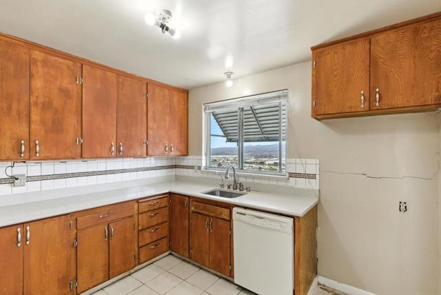 541 Diamond Avenue, South San Francisco CA: https://media.crmls.org/mediaz/48800f6d-eccd-4160-bec4-b7dc88518de7.jpg