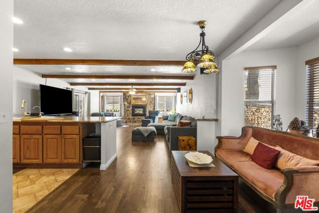 1197 Oriole Road, Wrightwood CA: https://media.crmls.org/mediaz/488084e7-711e-403f-b877-157f07aa700e.jpg