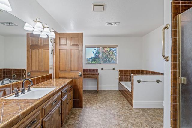 35 Rays Circle, Hollister CA: https://media.crmls.org/mediaz/48810fd0-bf95-4782-87fd-e21c85fda25b.jpg