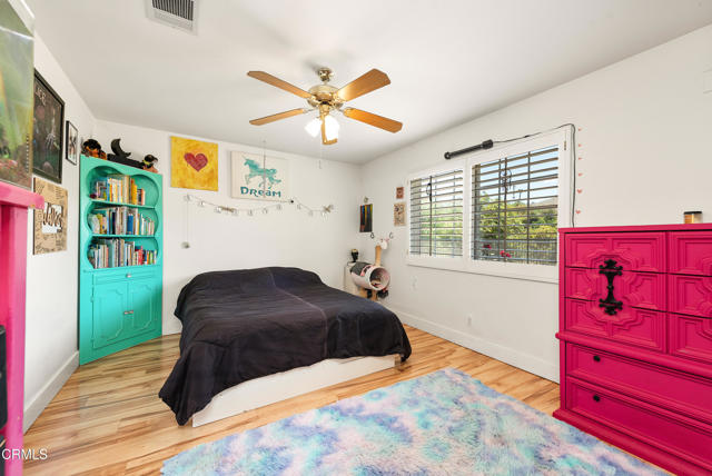 4850 N Moorpark Road, Thousand Oaks CA: https://media.crmls.org/mediaz/48811125-758f-40b9-9363-d27202a673c2.jpg