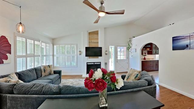 11058 Picaza Place, San Diego CA: https://media.crmls.org/mediaz/48811553-2509-471e-acc8-99486db67d7b.jpg