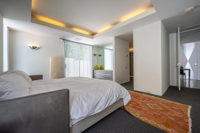 520 W ViA Lola, Palm Springs CA: https://media.crmls.org/mediaz/48816413-1b5a-4428-bda0-cb71723be5d0.jpg
