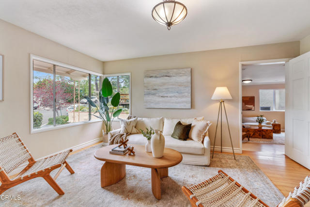 Detail Gallery Image 2 of 21 For 4806 Glenwood Ave, La Crescenta,  CA 91214 - 3 Beds | 2 Baths