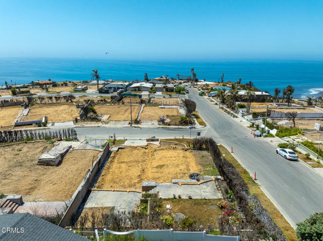 18449 Kingsport Drive, Malibu CA: https://media.crmls.org/mediaz/4882ab29-25ed-4930-a0f6-f1eccc23d8bc.jpg