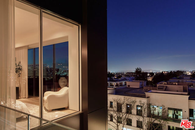 8899 Beverly Boulevard, West Hollywood CA: https://media.crmls.org/mediaz/4882bb3d-2325-400f-9d56-68d6cddc7413.jpg